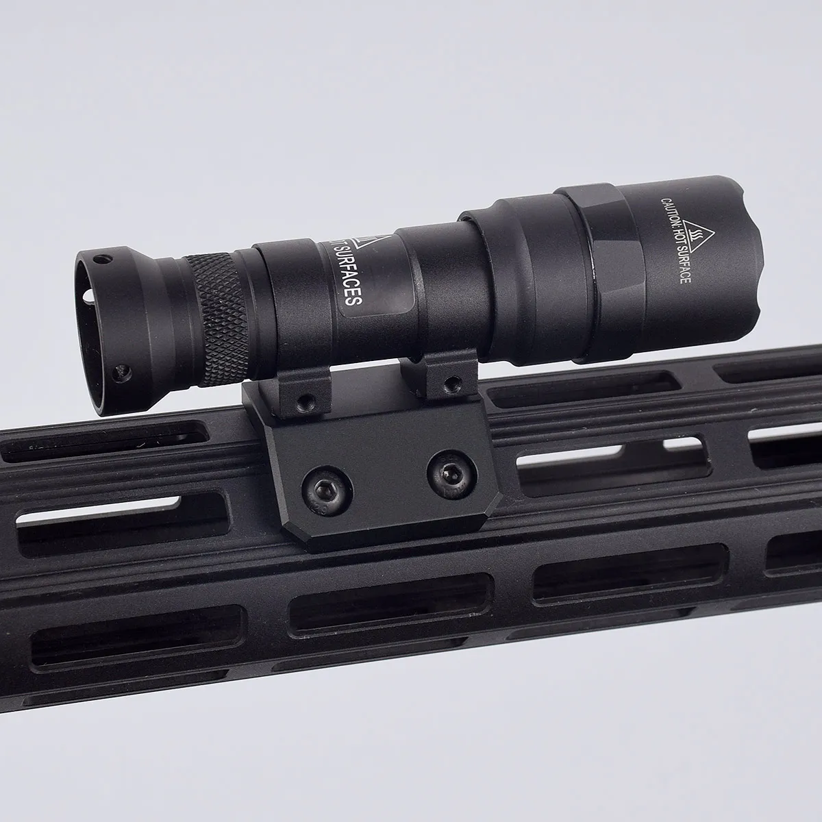 Lanterna tática SureFire M300  - Hunting Outdoor Store avaliação e preço